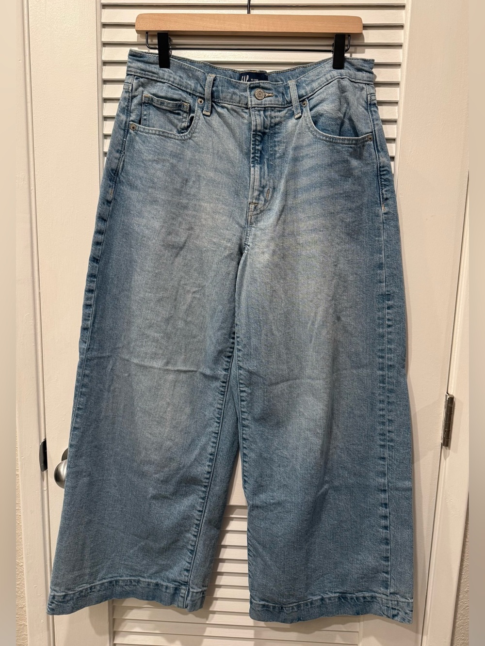 GAP High Rise Wide Leg Crop Jeans Light Wash